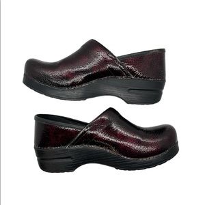 Dansko | Black Red | Clogs | Leather | Nurse's Favorite Clog | 39  (USA …